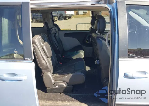 2012 Chrysler Town & Country Touring z USA, uszkodzony, nr VIN 2C4RC1BG4CR301251